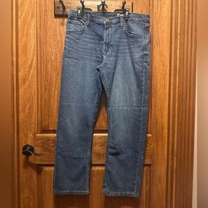 Wrangler Men’s Bootcut Jeans in Medium Blue